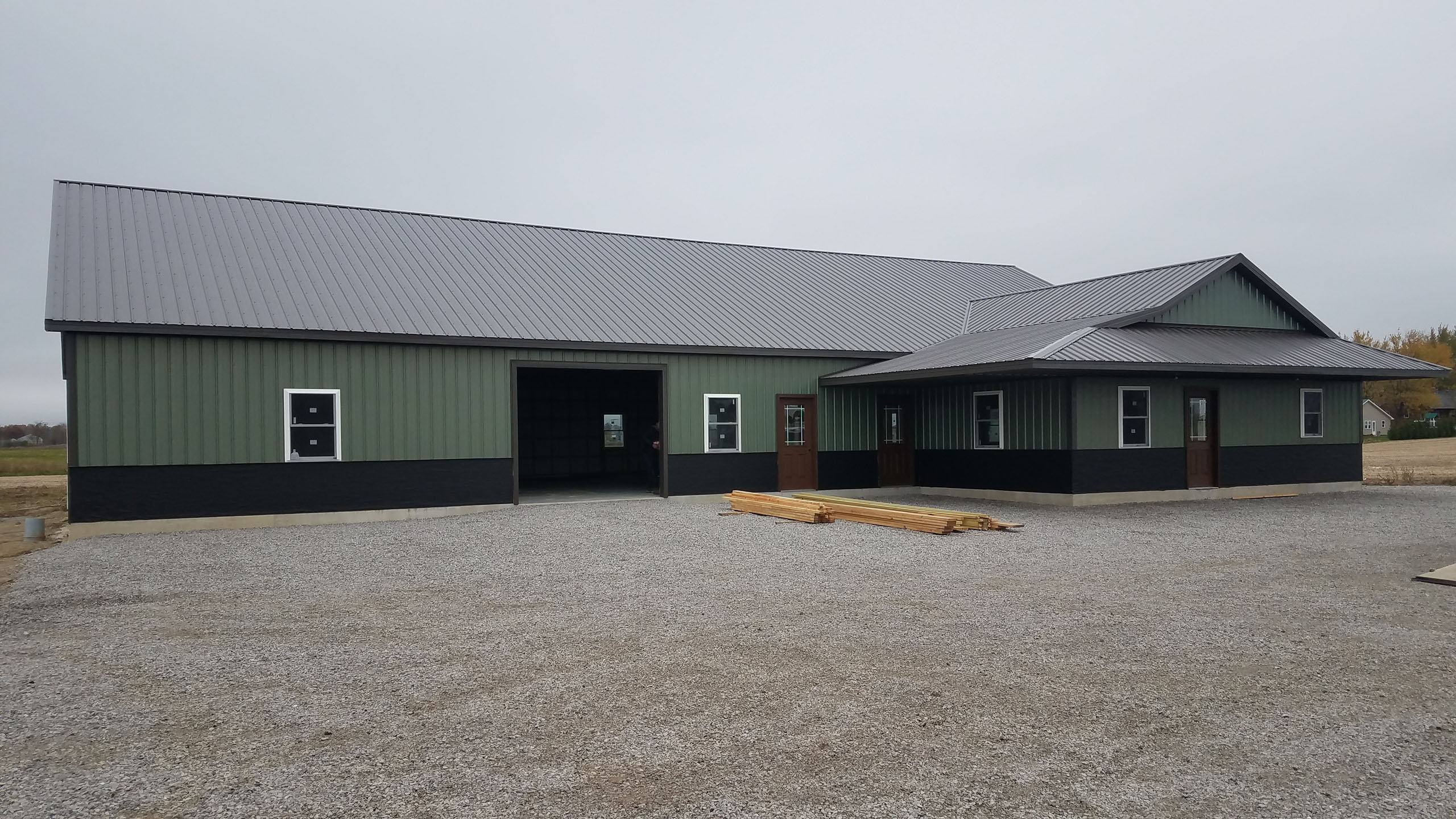 new barn by Amish Built Construction